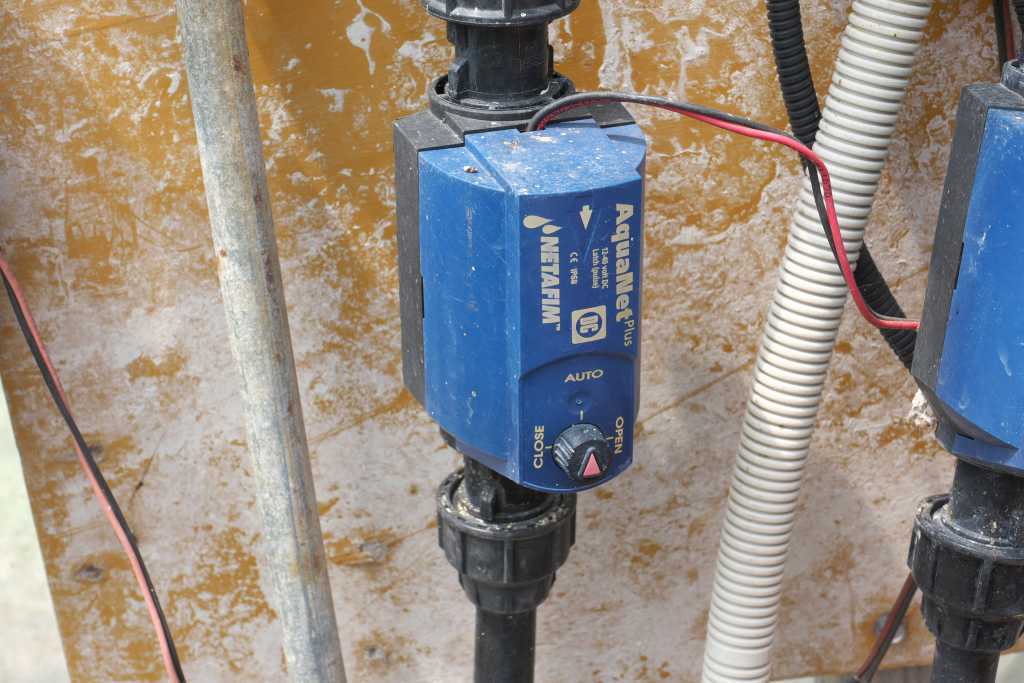 自動灌水用ラッチ式電磁弁（アクアネットプラス）: 果樹栽培と電気工作